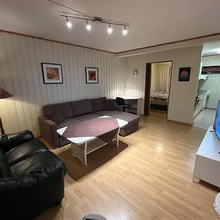 Pa Finnsnes, Lägenhet *