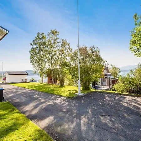 Pa Finnsnes, Senja